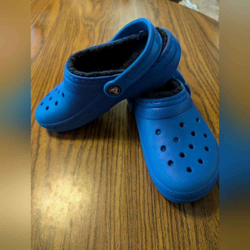 Blue Youth Fleece Lined Crocs Size 3